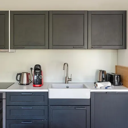 Stylish 2 Bedroom In Paris