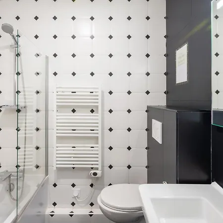 Stylish 2 Bedroom In *