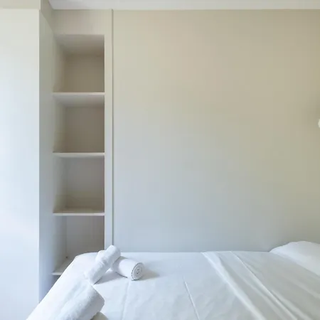Stylish 2 Bedroom In Holiday home *