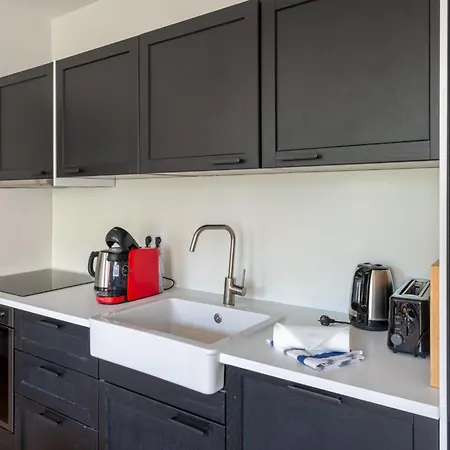 بيت للعطل Stylish 2 Bedroom In *