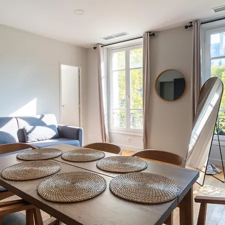 بيت للعطل Stylish 2 Bedroom In باريس