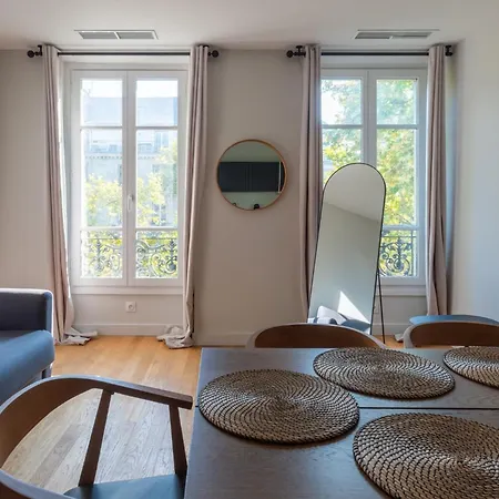 Stylish 2 Bedroom In Holiday home Paris