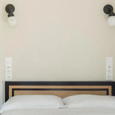 Stylish 2 Bedroom In Holiday home