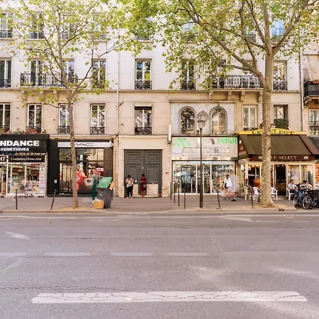 Stylish 2 Bedroom In Holiday home