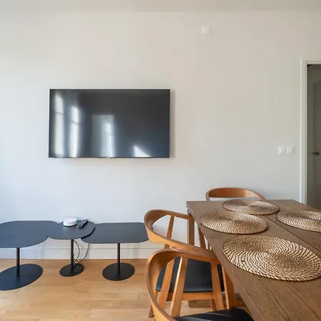 بيت للعطل Stylish 2 Bedroom In باريس