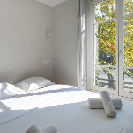 Stylish 2 Bedroom In *