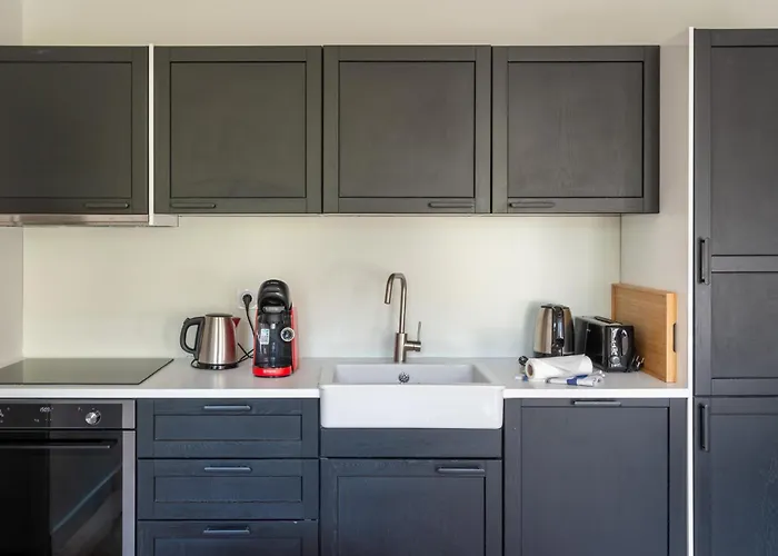 Stylish 2 Bedroom In باريس