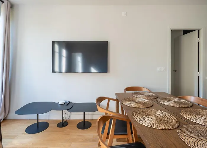 Stylish 2 Bedroom In بيت للعطل