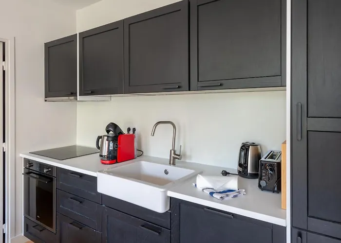 بيت للعطل Stylish 2 Bedroom In *