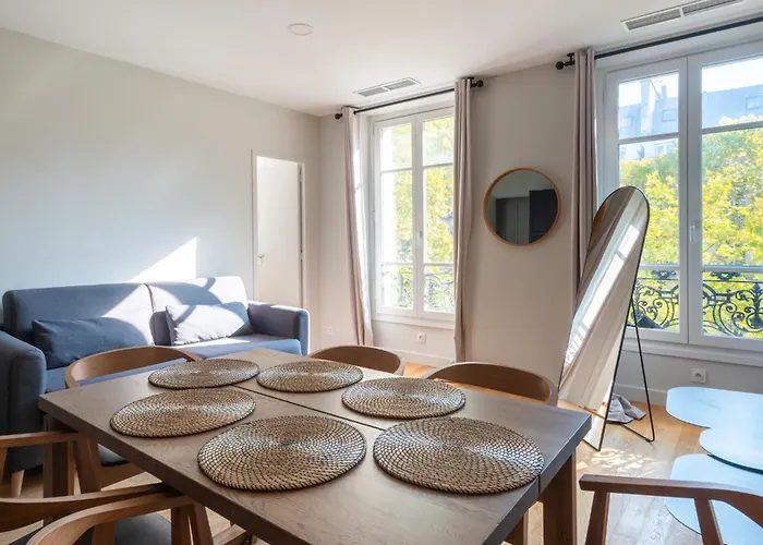 بيت للعطل Stylish 2 Bedroom In باريس