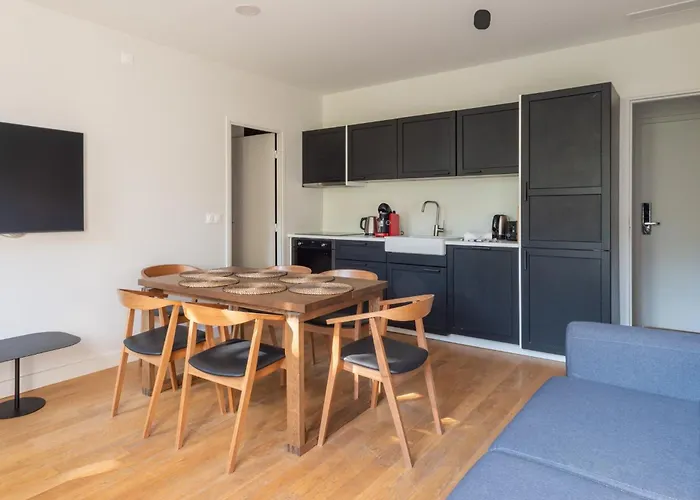 Stylish 2 Bedroom In *